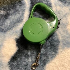 Small retractable leash